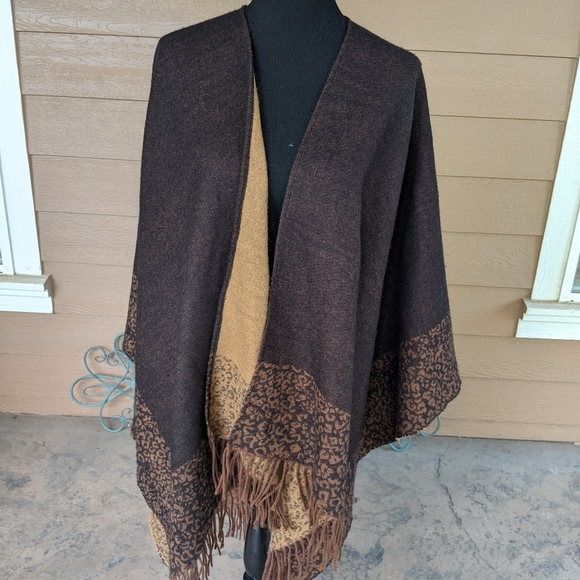 V. FRAAS Sweaters - V. Fraas Brown Shawl with Leopard Print Hem with Fringe